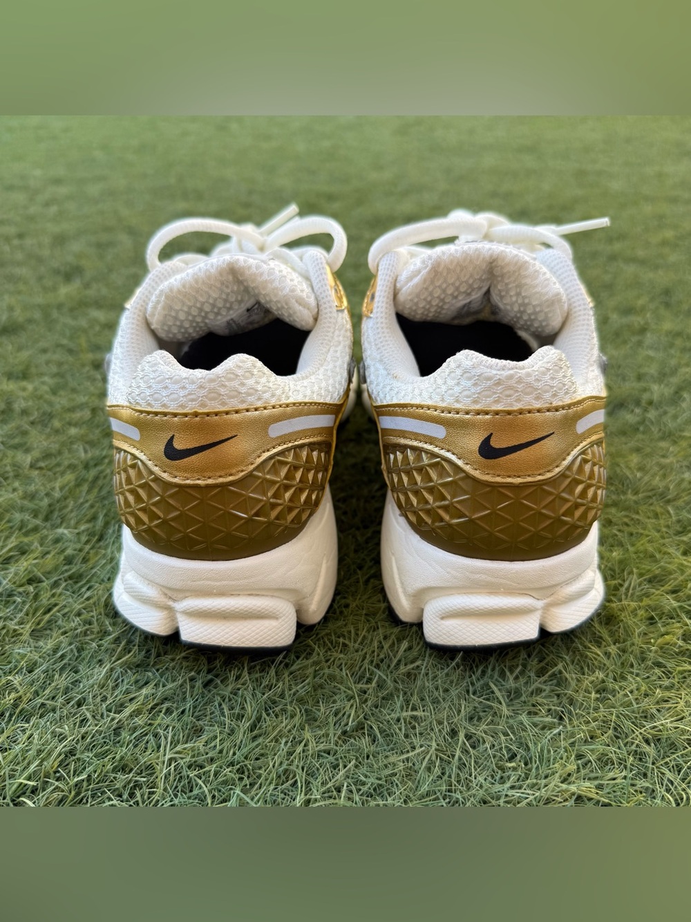 Nike Zoom Vomero 5 - Picture 3 of 5